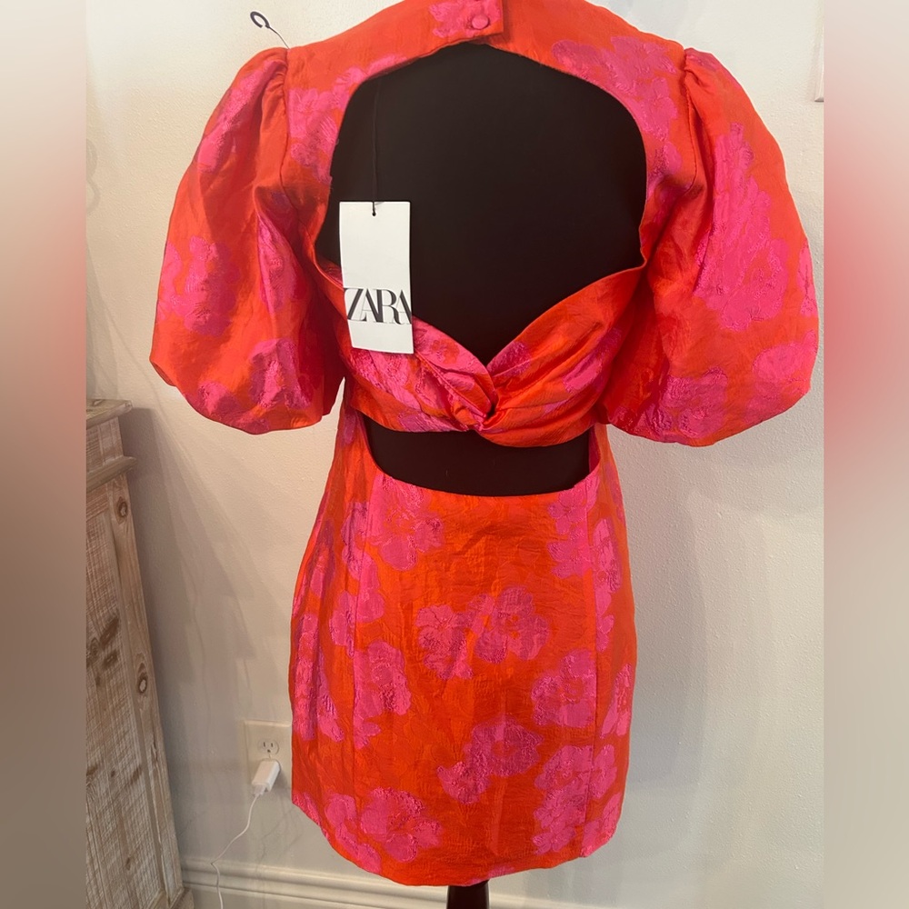 Zara Puff Sleeve Jacquard Fuchsia Floral Mini Dress Medium NWT - Picture 3 of 16